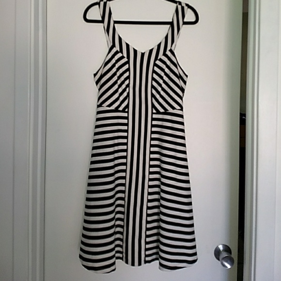 Torrid Black & white striped dress plus sz 0 NWT - Picture 1 of 2